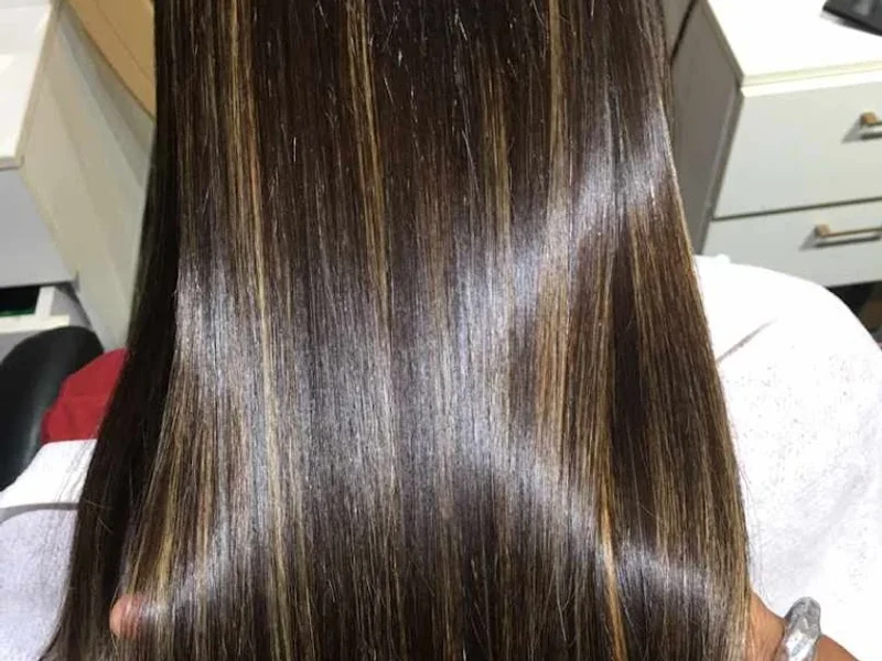 B U unisex Salon academy