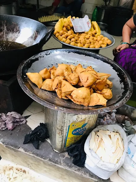 Ratan Samose Wala