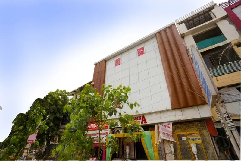 Super OYO Hotel Samrat