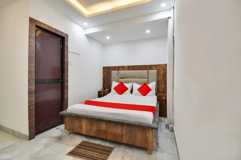 OYO Flagship Golden King Guest House