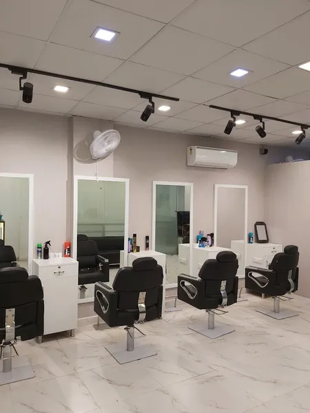 OSHNIC UNISEX SALON AND ACADEMY