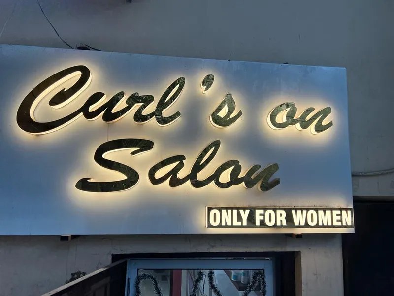 Curl's On Salon