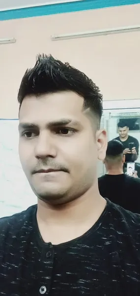 Shakeel men saloon