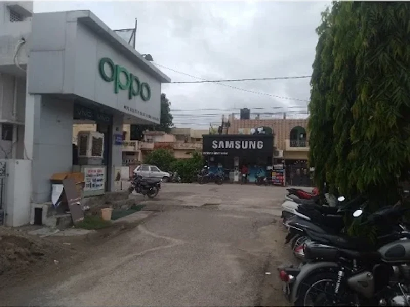 AMRITSARI KULCHA HUB