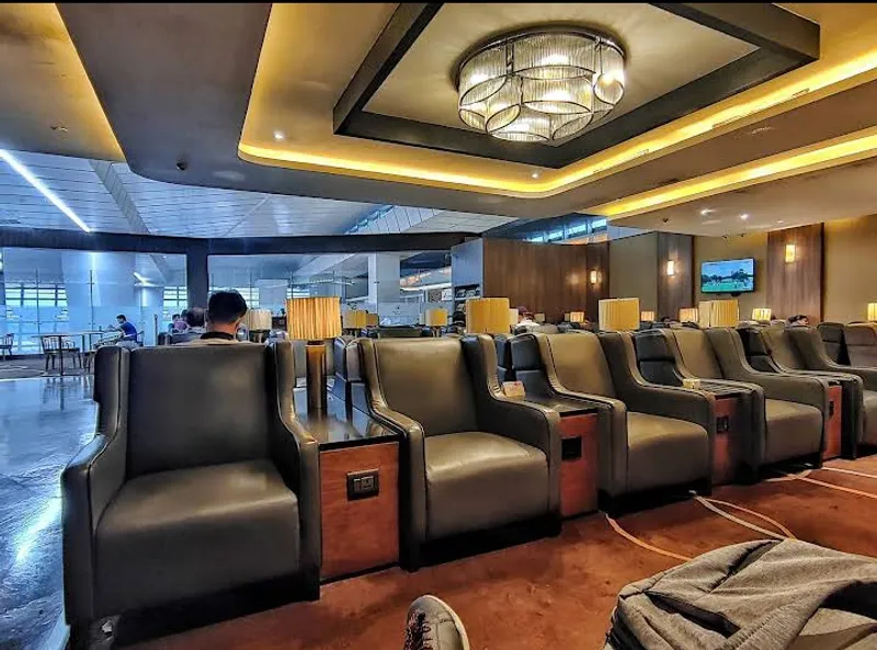 Plaza Premium Lounge (Lounge B, Level 4, International Departures, Terminal 3)