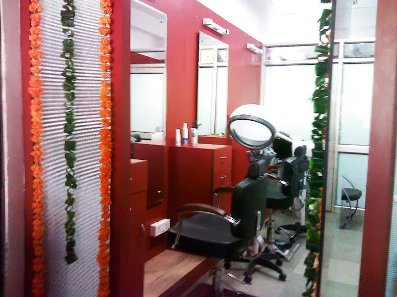 Feminaa Hair & Beauty Parlour