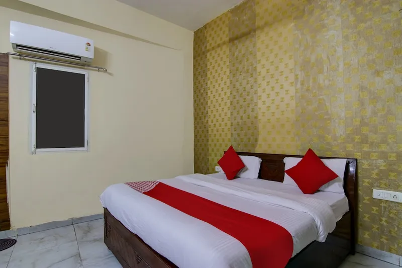 OYO Flagship Hotel Yash House