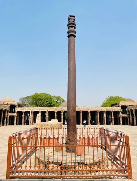 Iron Pillar, Delhi