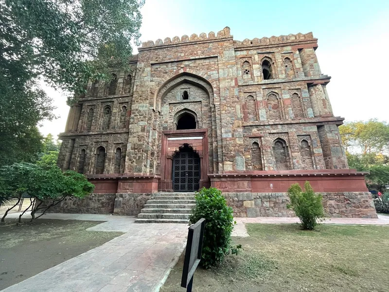 Bade Khan Ka Gumbad