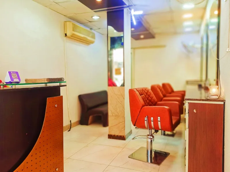 Silk Unisex Hair Salon Beauty & Makeup Studio South Extension Delhi