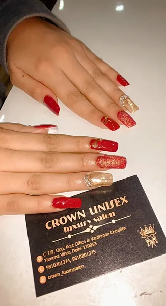 Crown Unisex Luxury Salon