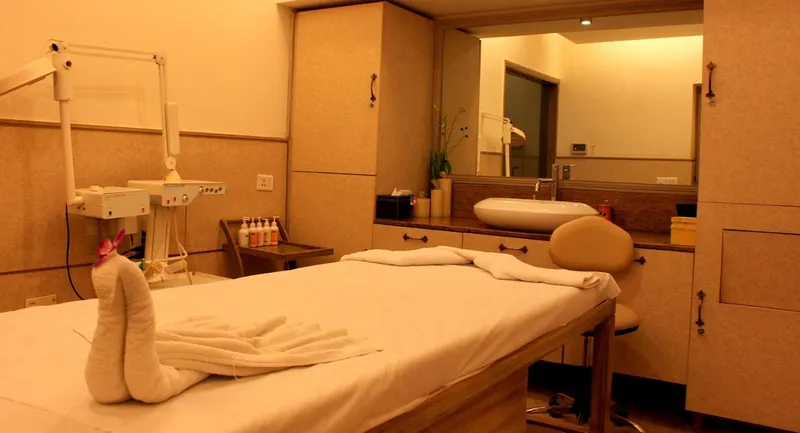 VLCC BEAUTY CLINIC ( Safdarjung Skin & Hair Spa, Delhi )