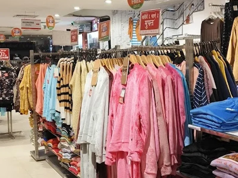 V-Mart - Dalanwala-Dehradun