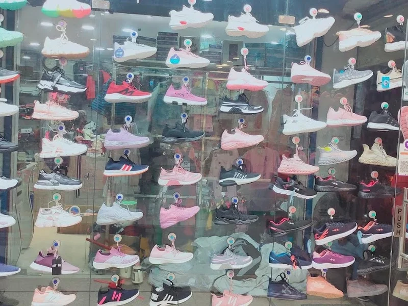 Madan Footwear - Best Footwear Shop in Roorkee, Best Gents Footwear Shop in Roorkee, Ladies Footwear Shop in Roorkee