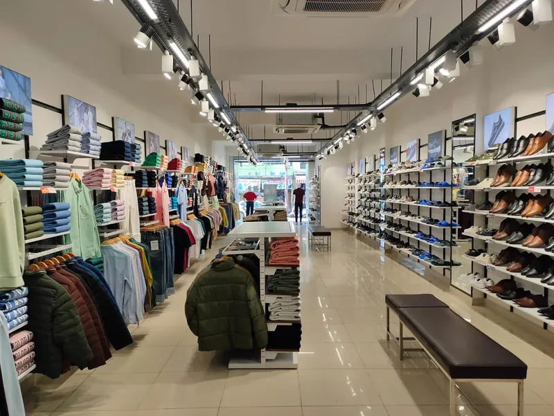 REDTAPE STORE KHATIMA