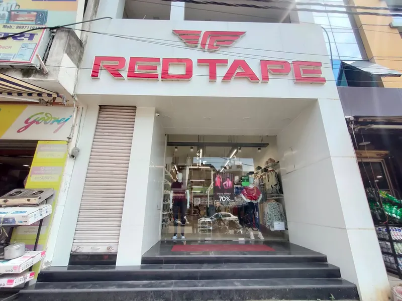 REDTAPE STORE KHATIMA