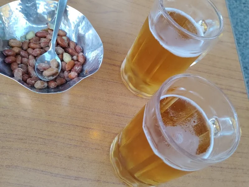 Hill Queen: Restro Bar Cafe