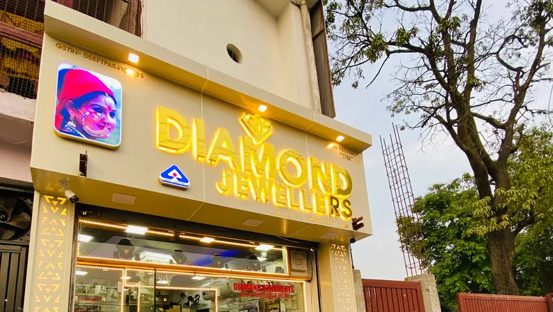 Diamond jeweller