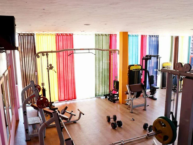 Muscular TOWN gym