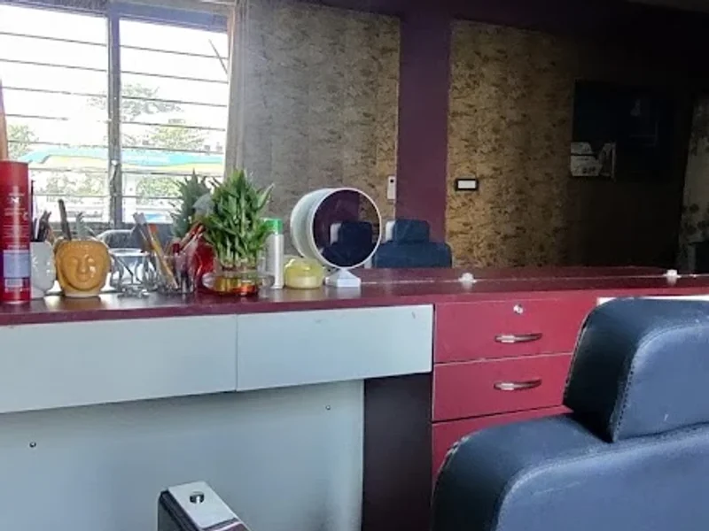 Flora Makeover, Makeup & Training Academy