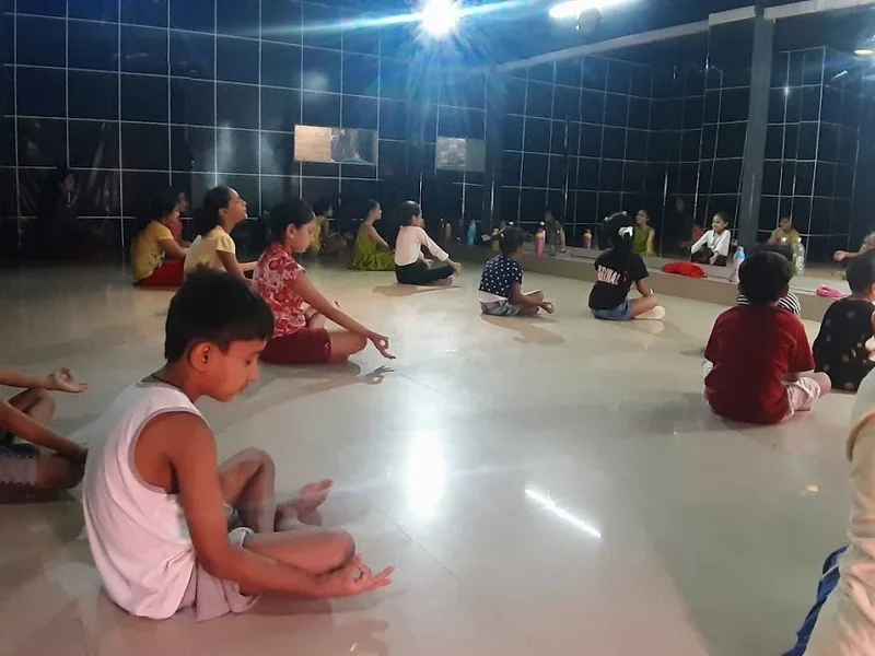 SND CREW THE BIGGEST DANCE STUDIO