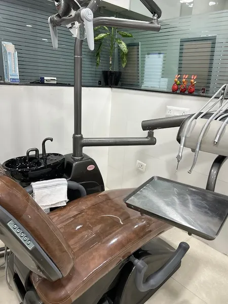 CUSTOM SMILES a Unit of Total Ceramic's Dental Clinic