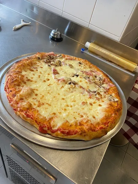 Pizzeria Tavola Calda Fortunato di Afrayem Henis Girgis