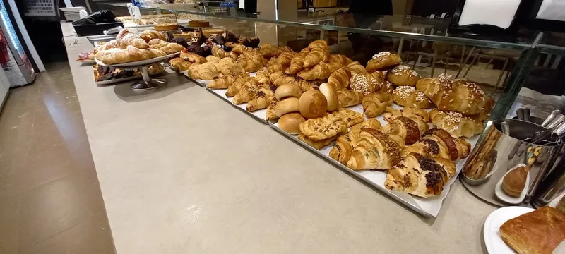 Rombon Bakery