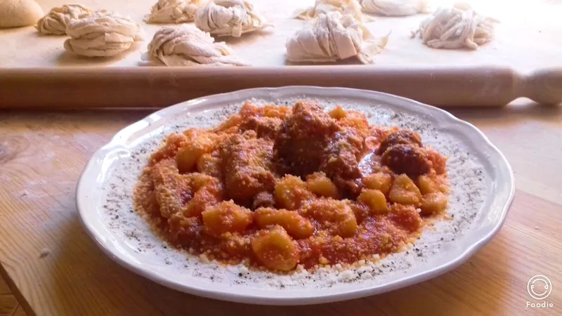 Pasta e vino Torre Argentina