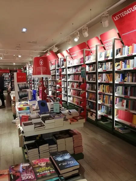 Mondadori Bookstore