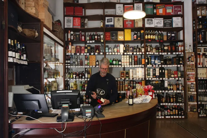 Enoteca Squillari 1 - Via A. Cantore 266 R - Genova Sampierdarena