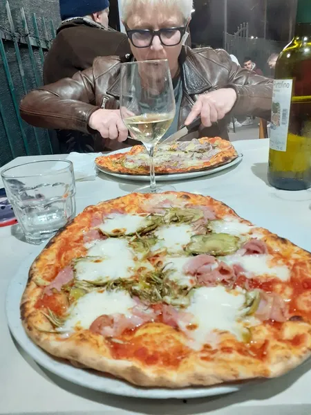 Pizzeria i figli maschi di Leo