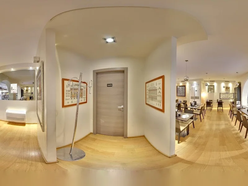 La Piazza Cocktail Caffè & Restaurant