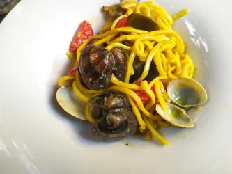 Lista 9 spaghetti alle vongole a Foce Genova