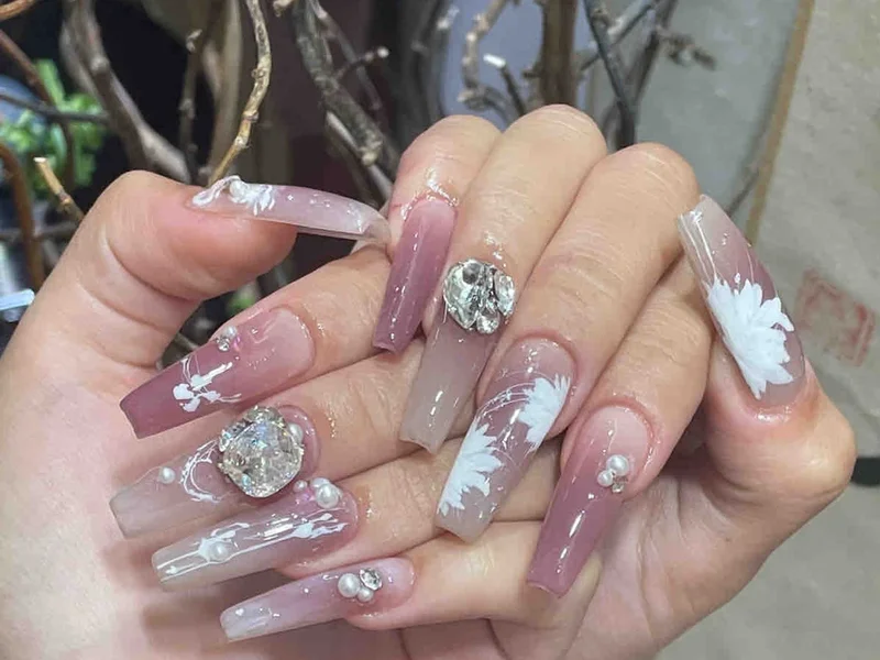 Aurora Nails