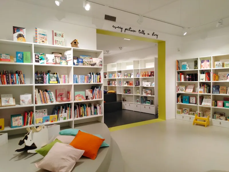 Attraverso, libreria indipendente per l'infanzia e l'adolescenza