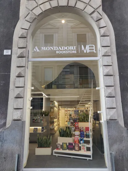 Mondadori Bookstore