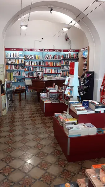 Mondadori Bookstore