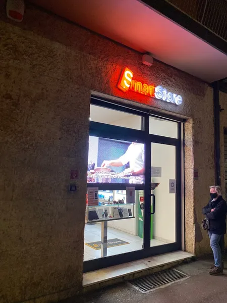 Smart Store - Negozio Vodafone, ho.mobile, iliad space, Wind3, Very, Sky, Fastweb