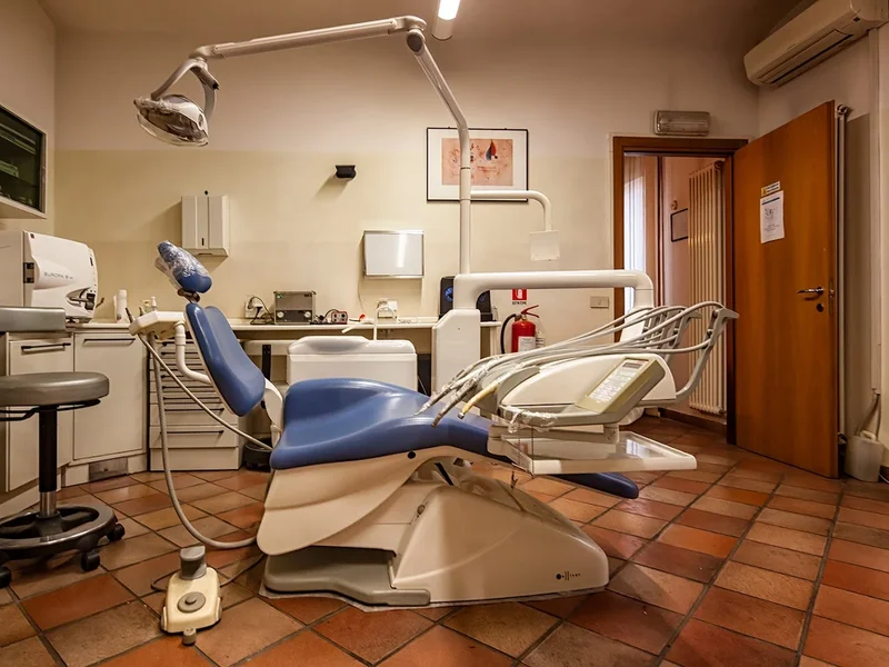 Dott. Carlo Bassi dentista