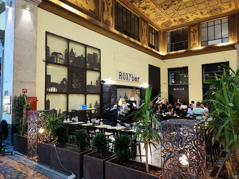 Roxy Bar