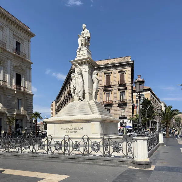 Statue of Vincenzo Bellini