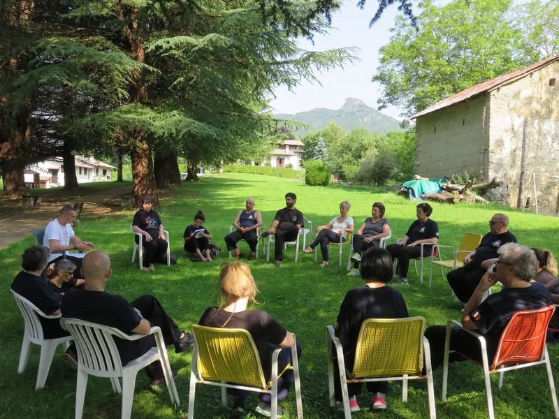 Scuola di Meditazione a Milano - Corsi - Chakra - Tarologia Evolutiva - Campane Tibetane