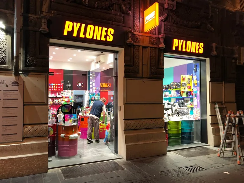 Pylones