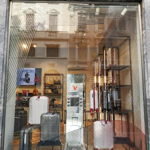 Valigeria Roncato Flagship Store Milano