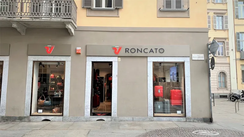 Valigeria Roncato Flagship Store Torino