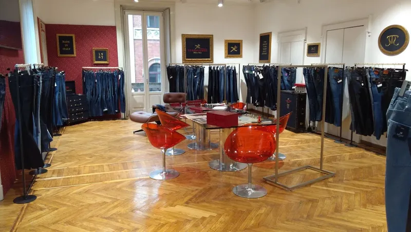 TRAMAROSSA Showroom Milano