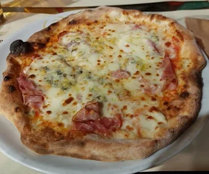 pizza al pistacchio a Veronetta Verona