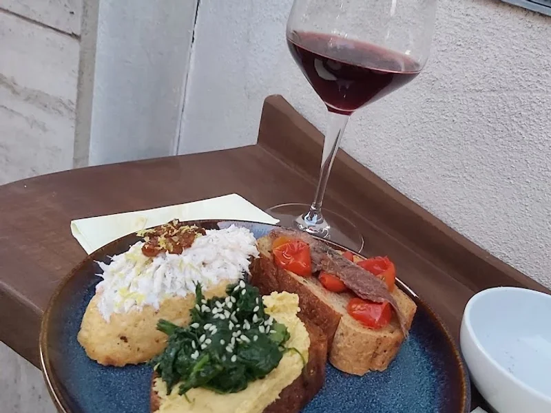 Maddalene vino naturale e piccola cucina