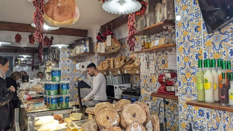 O' Casadduoglio - Gastronomia - Rosticceria - Prodotti Tipici Campani - Centro Storico Napoli